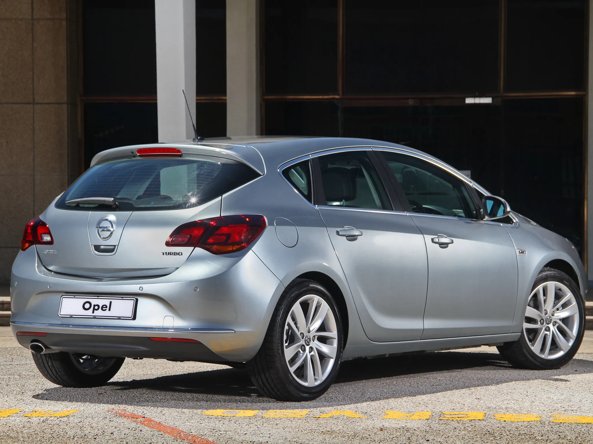 Opel Astra 1.2 2013 photo - 7