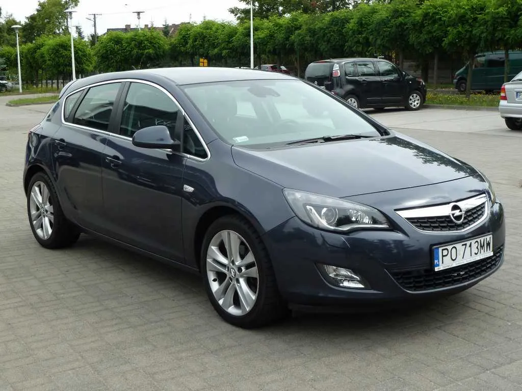 Opel Astra 1.3 2010 photo - 12