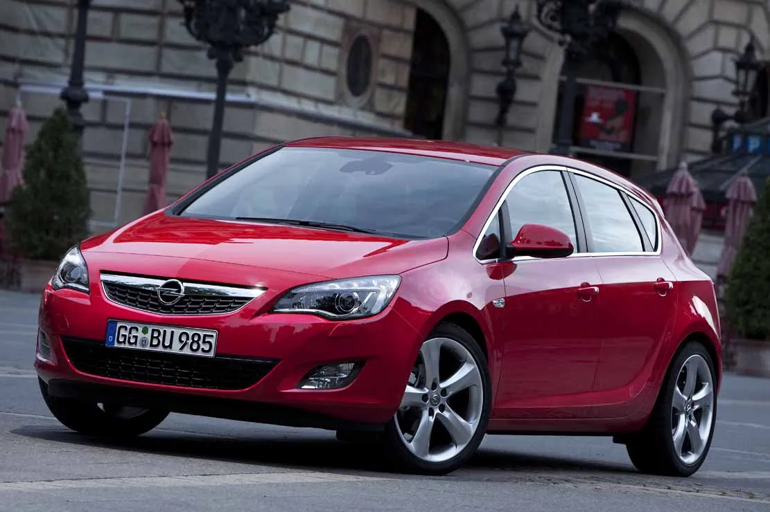Opel Astra 1.3 2012 photo - 1