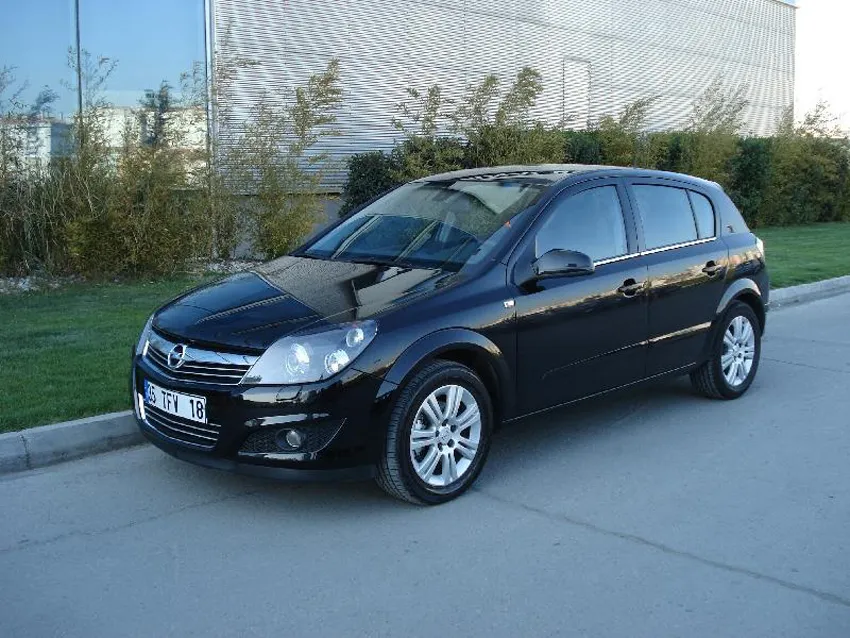 Opel Astra 1.3 2012 photo - 12