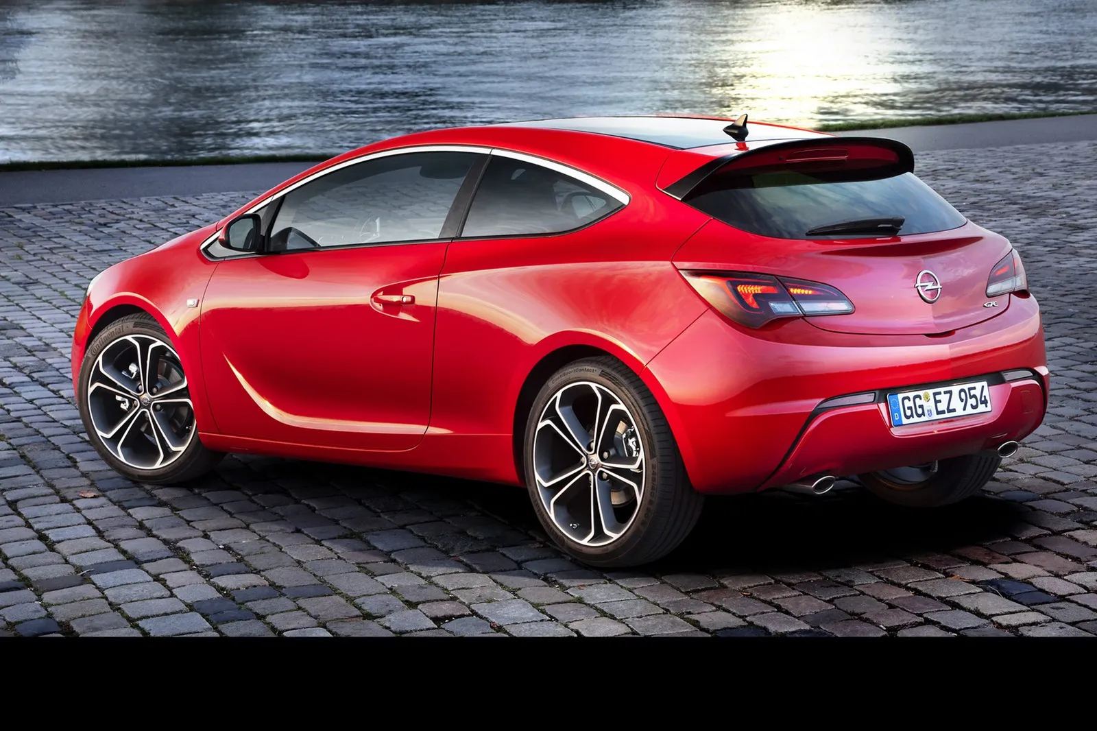 Opel Astra 1.3 2013 photo - 1