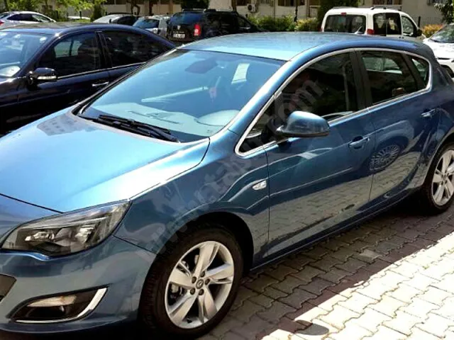 Opel Astra 1.3 2013 photo - 12
