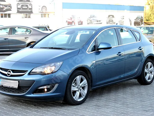 Opel Astra 1.3 2013 photo - 7