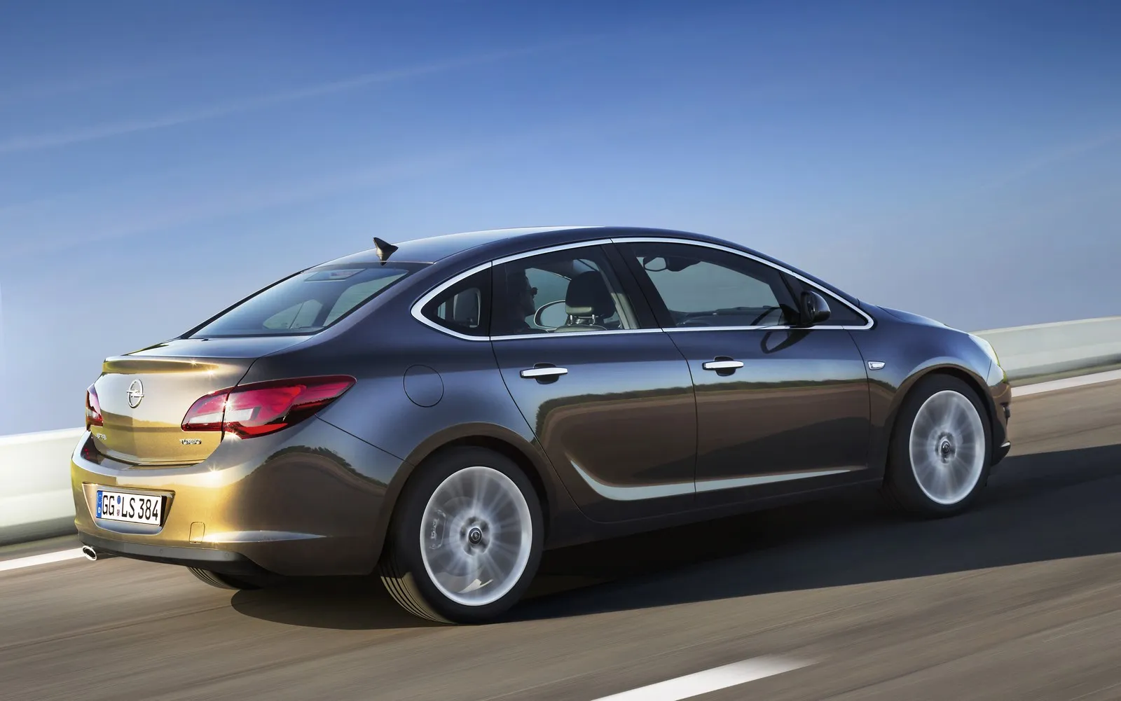 Opel Astra 1.3 2014 photo - 2