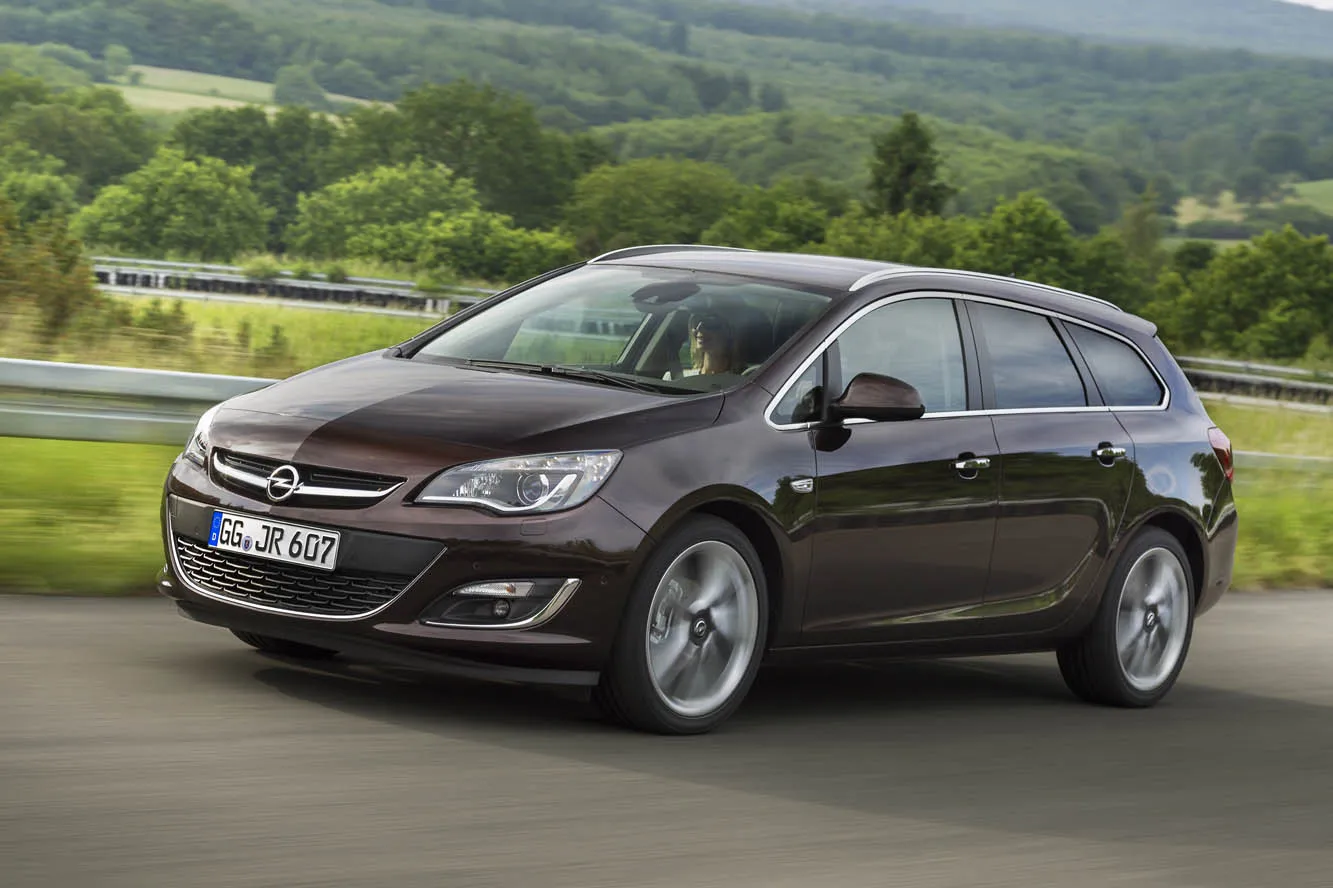 Opel Astra 1.3 2014 photo - 3