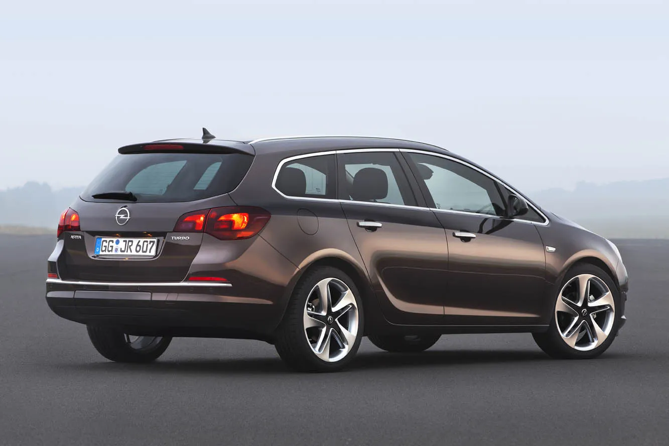 Opel Astra 1.3 2014 photo - 4