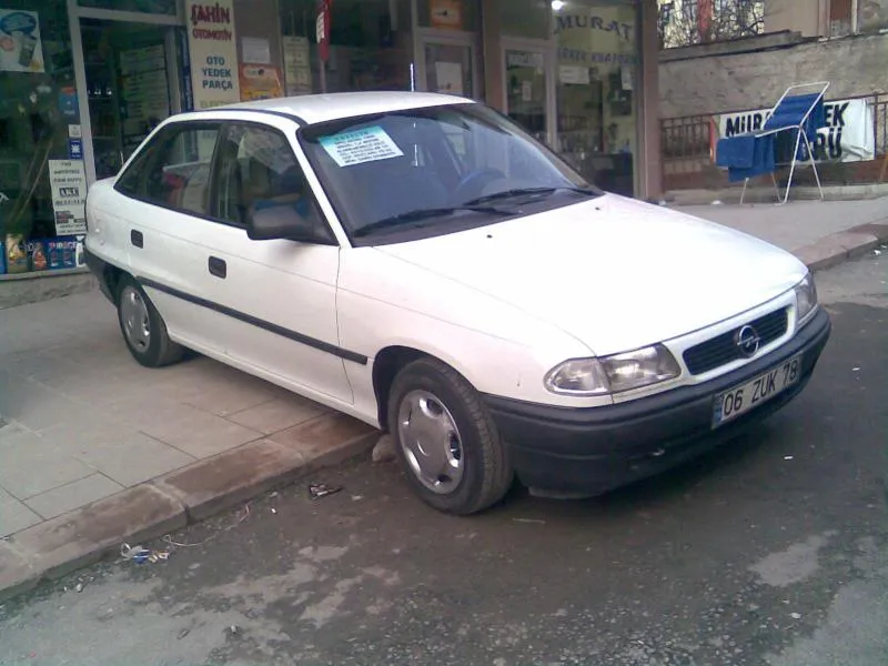 Opel Astra 1.4 1998 photo - 1