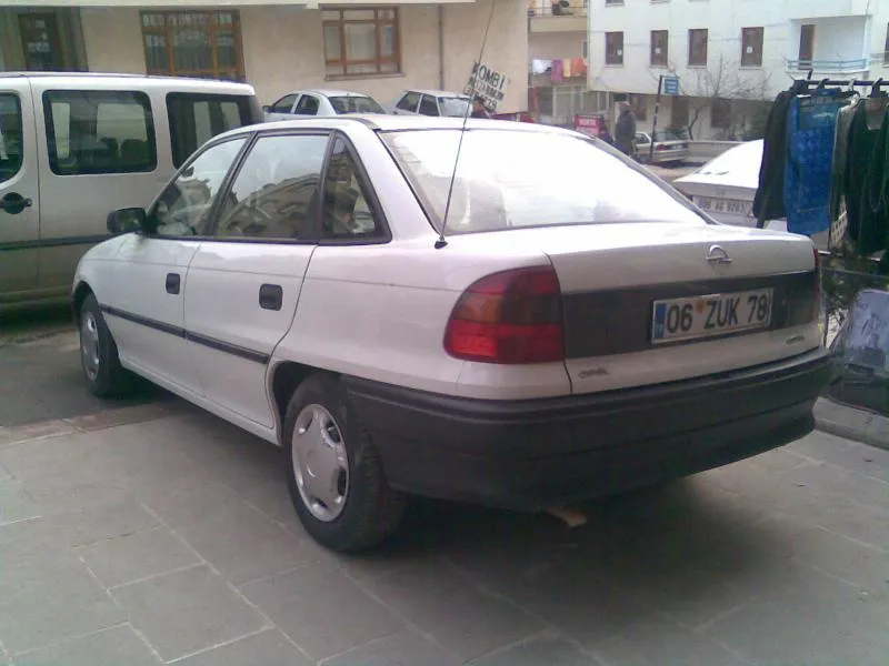 Opel Astra 1.4 1998 photo - 2