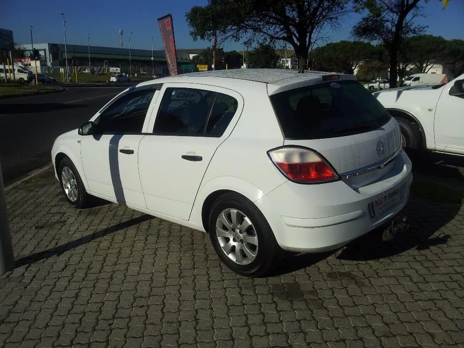 Opel Astra 1.4 2007 photo - 9