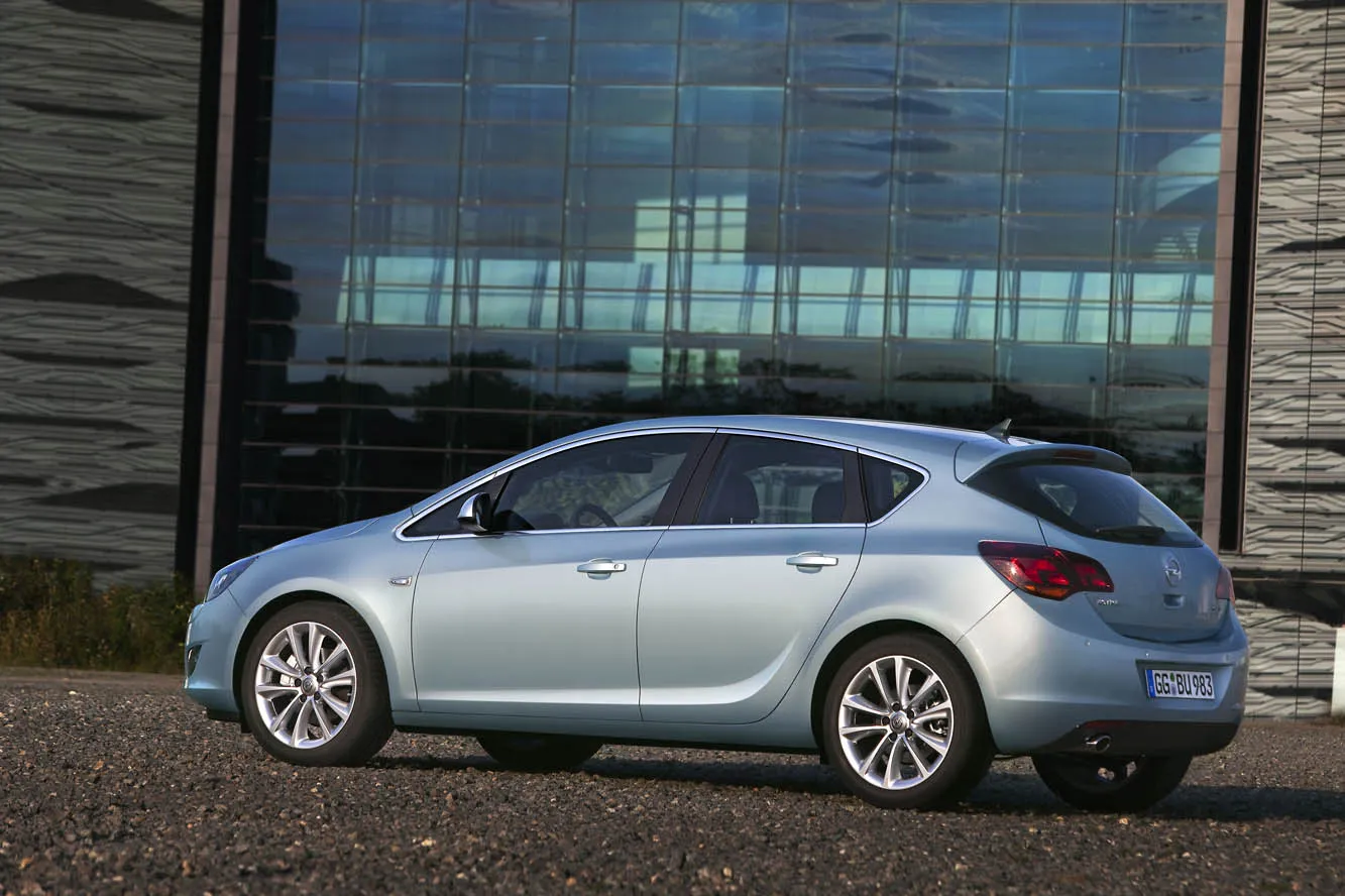 Opel Astra 1.4 2014 photo - 9