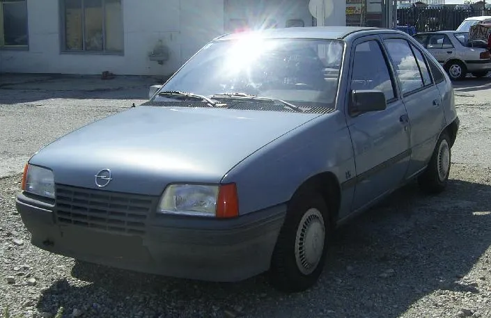 Opel Astra 1.6 1986 photo - 9