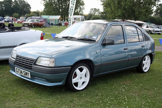 Opel Astra 1.6 1990 photo - 2
