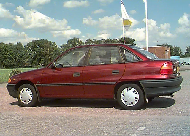 Opel Astra 1.6 1993 photo - 11