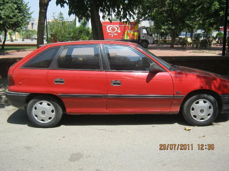 Opel Astra 1.6 1993 photo - 9