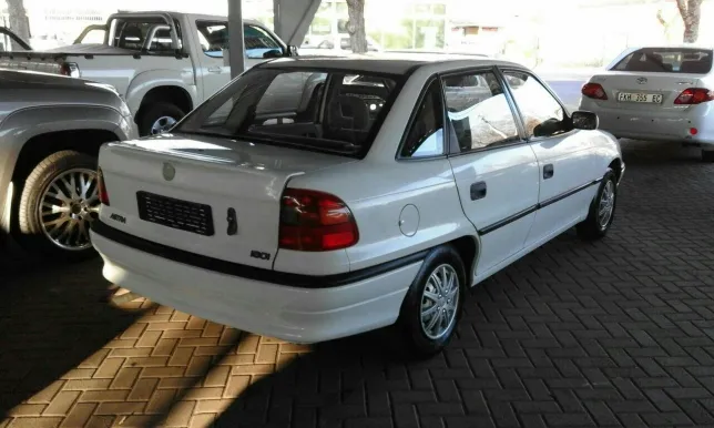 Opel Astra 1.6 1996 photo - 6