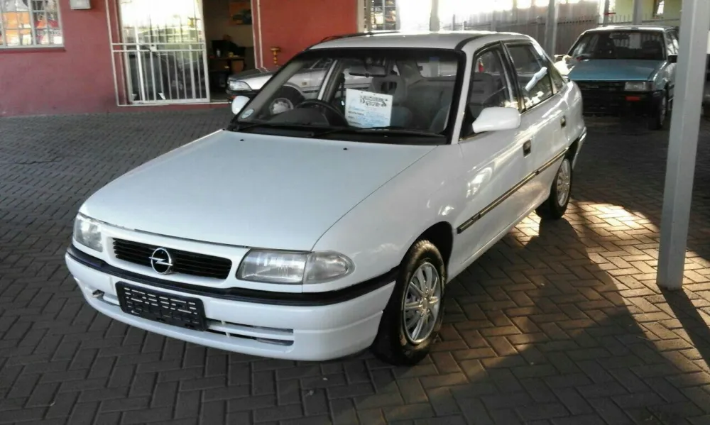 Opel Astra 1.6 1996 photo - 8