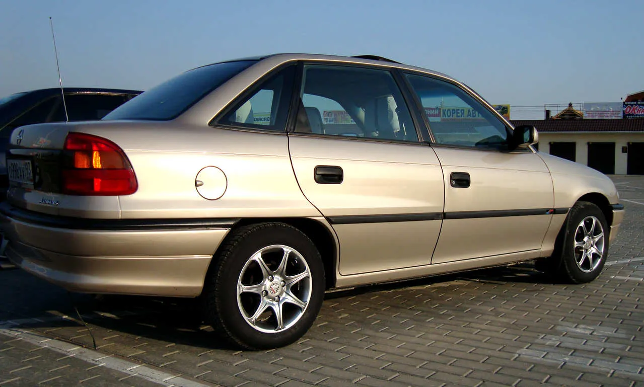 Opel Astra 1.6 1997 photo - 2