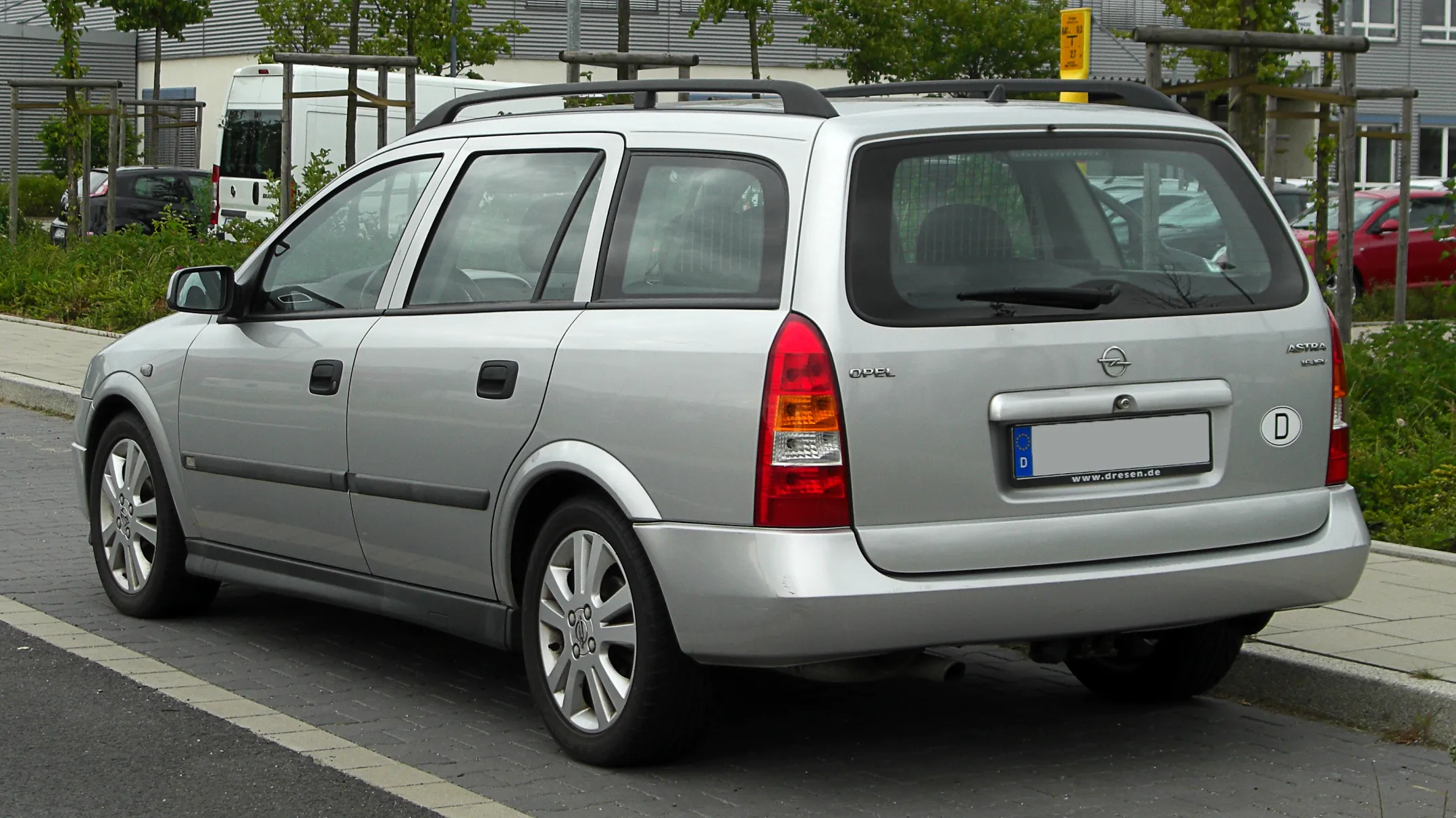 Opel Astra 1.6 2011 photo - 11