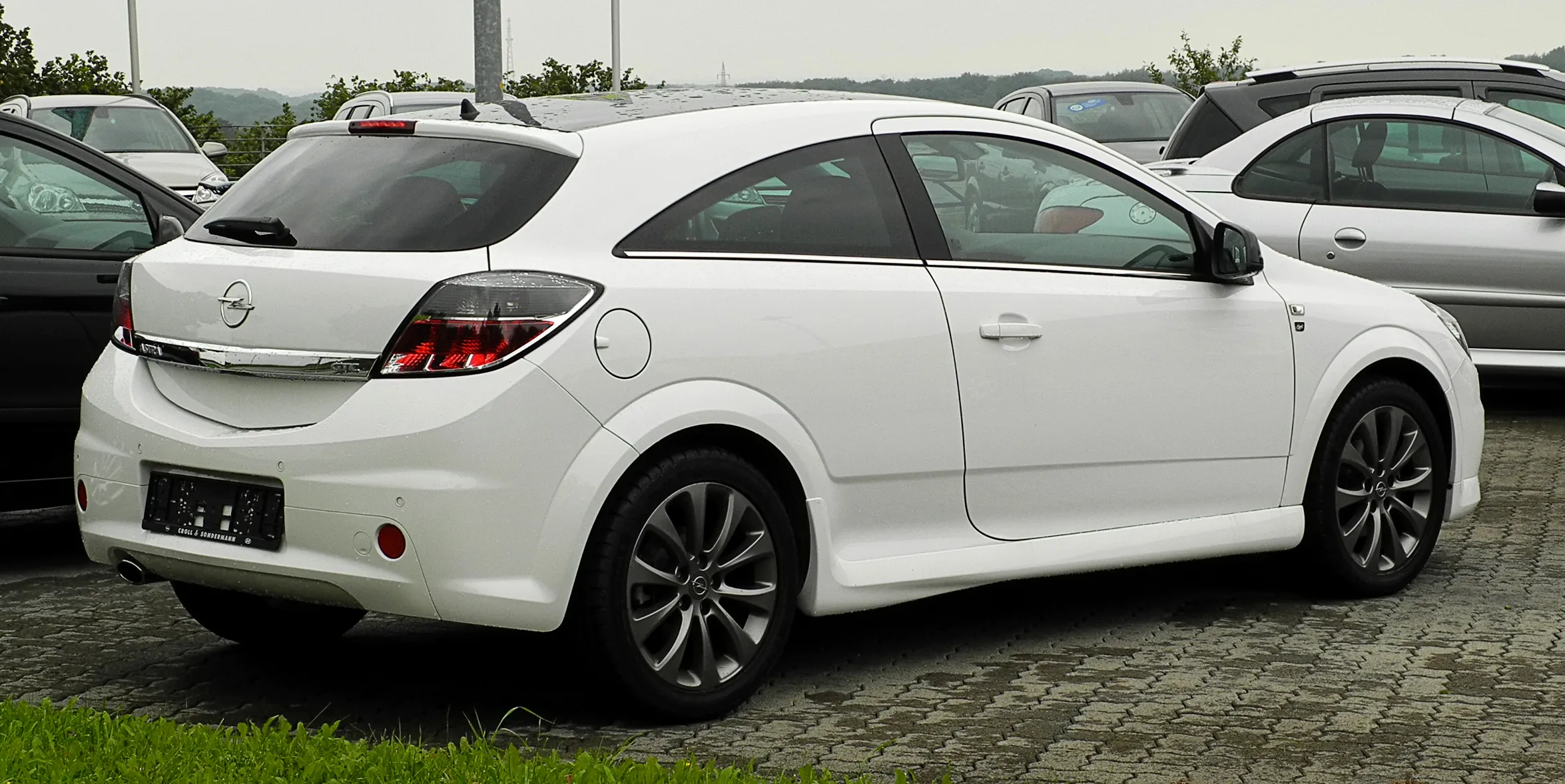 Opel Astra 1.6 2011 photo - 2