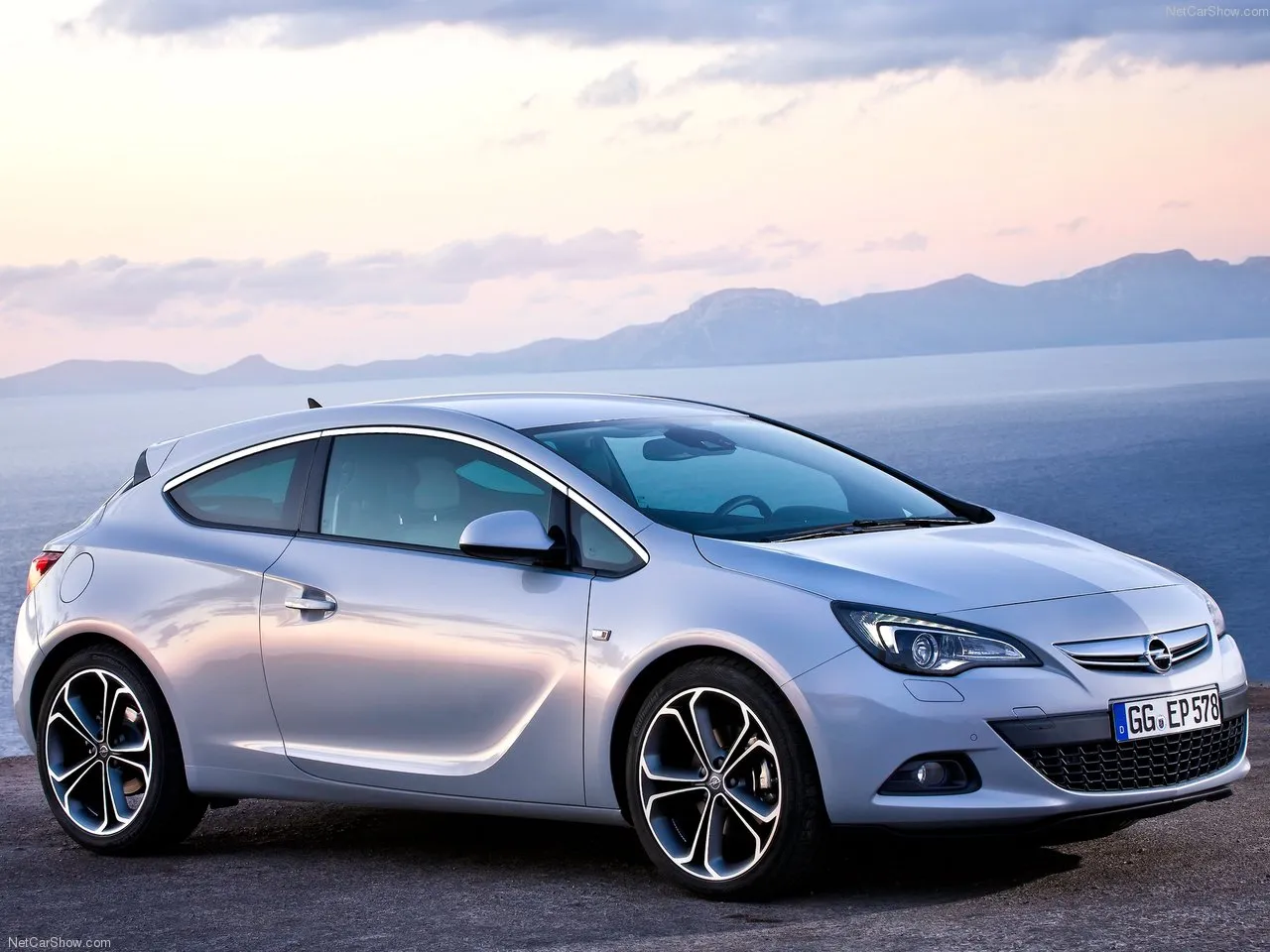 Opel Astra 1.6 2012 photo - 11