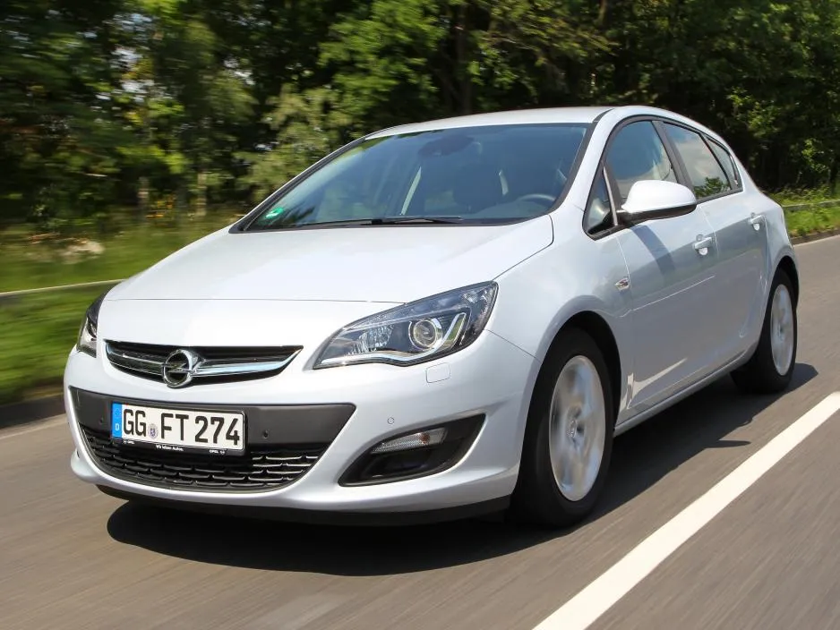 Opel Astra 1.6 2013 photo - 8