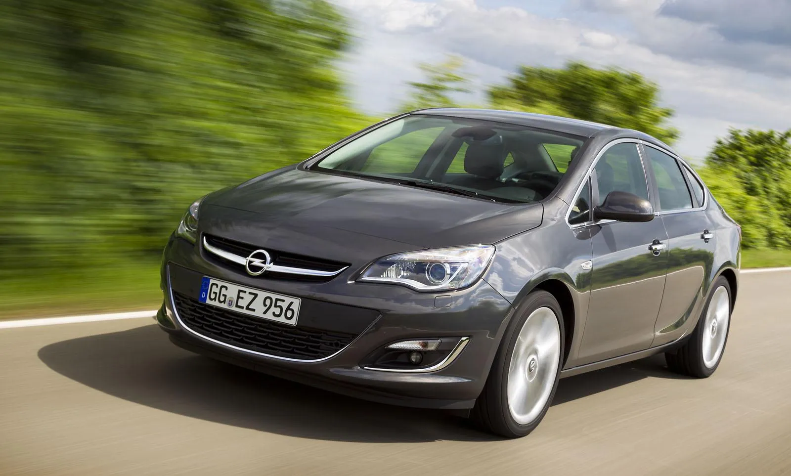 Opel Astra 1.6 2014 photo - 1