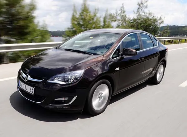 Opel Astra 1.6 2014 photo - 9
