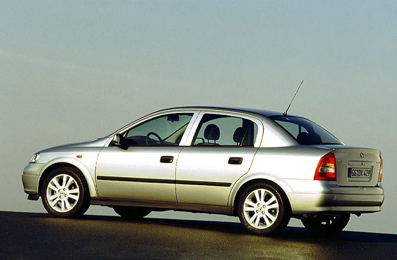 Opel Astra 1.7 2002 photo - 1