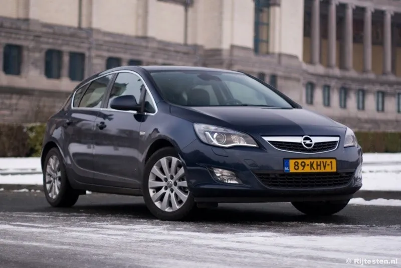 Opel Astra 1.7 2010 photo - 6