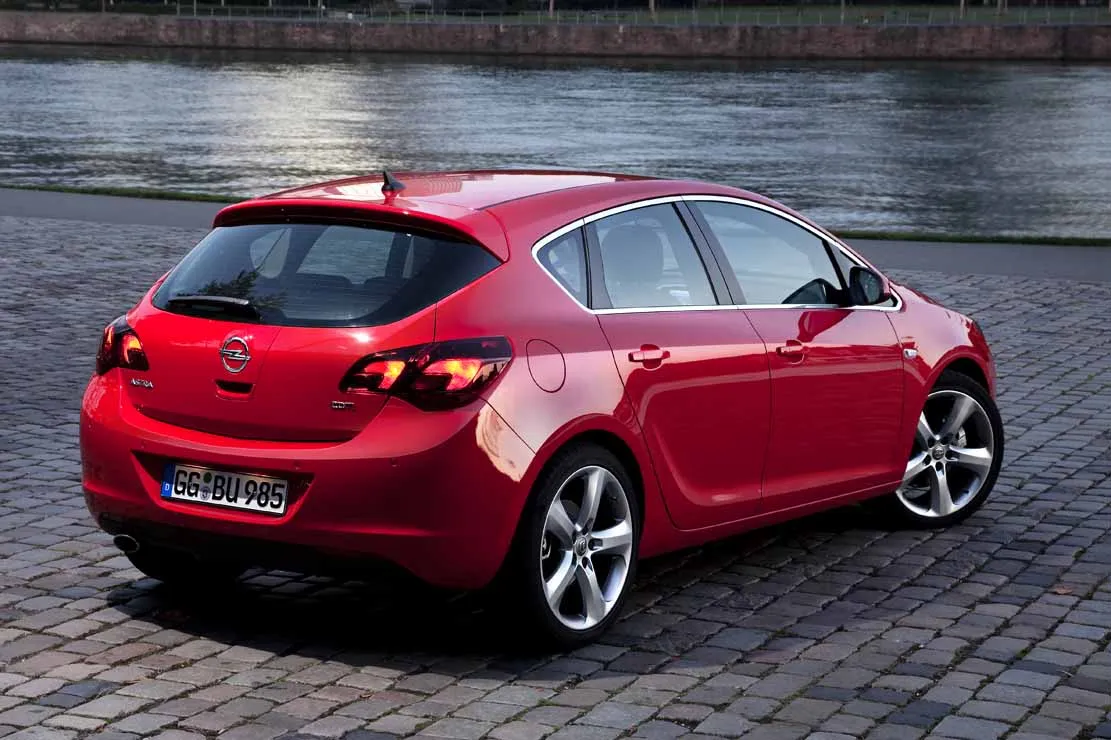 Opel Astra 1.7 2012 photo - 1