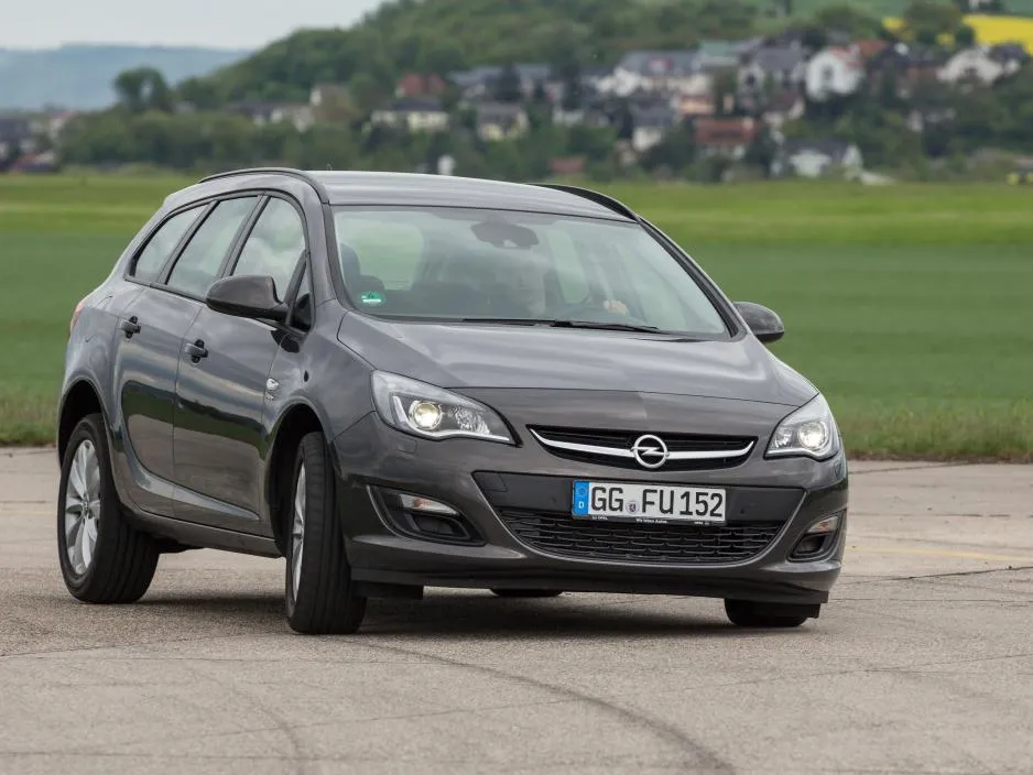 Opel Astra 1.7 2013 photo - 7