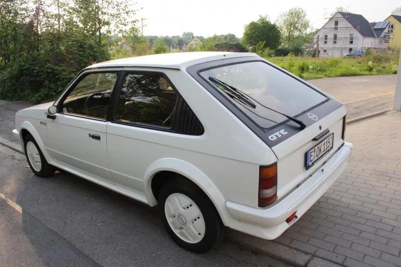 Opel Astra 1.8 1983 photo - 2