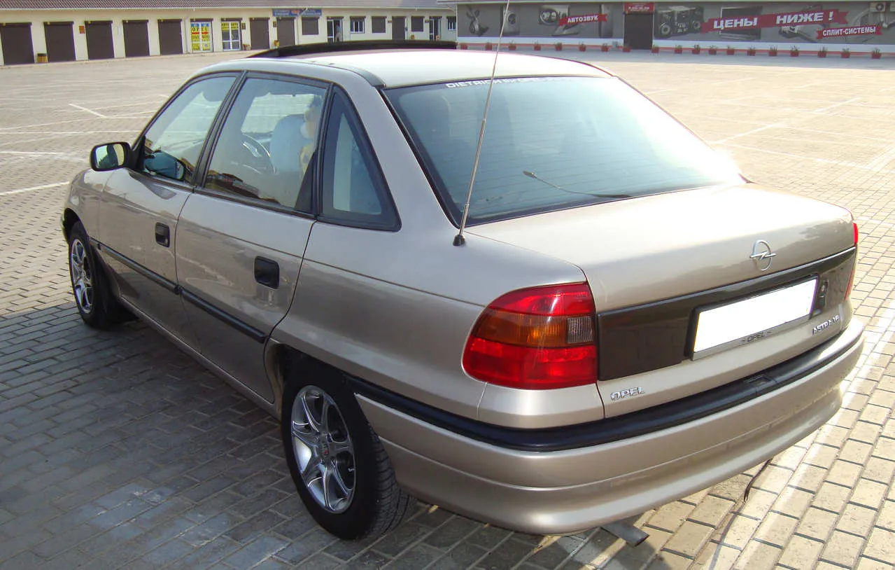 Opel Astra 1.8 1997 photo - 10