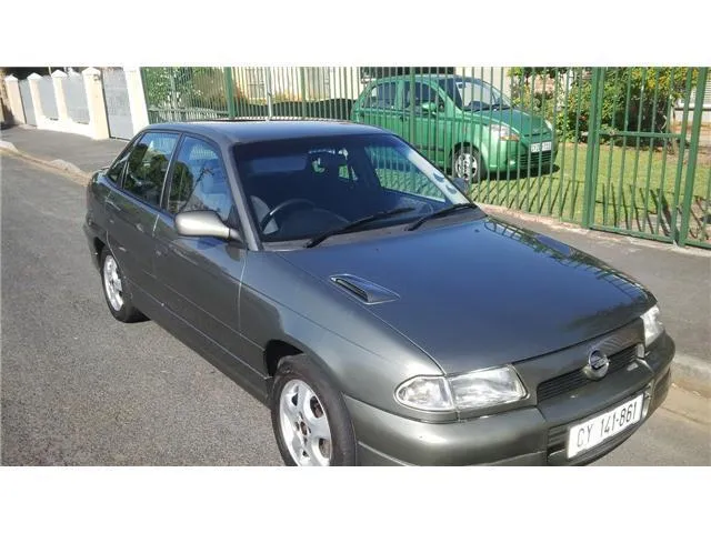 Opel Astra 1.8 1997 photo - 2
