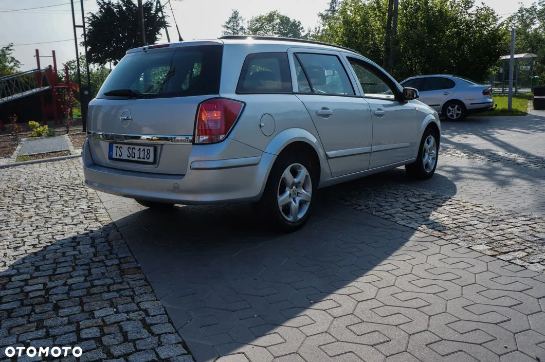 Opel Astra 1.9 2010 photo - 6
