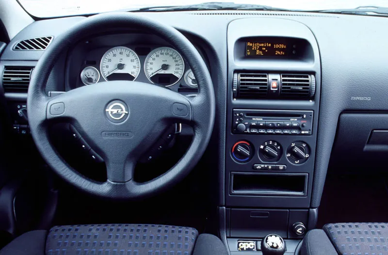 Opel Astra 2.0 2002 photo - 9