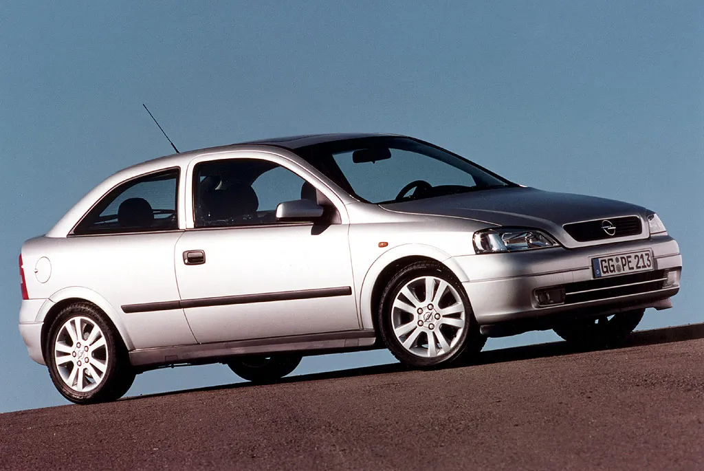 Opel Astra 2.0 2003 photo - 12