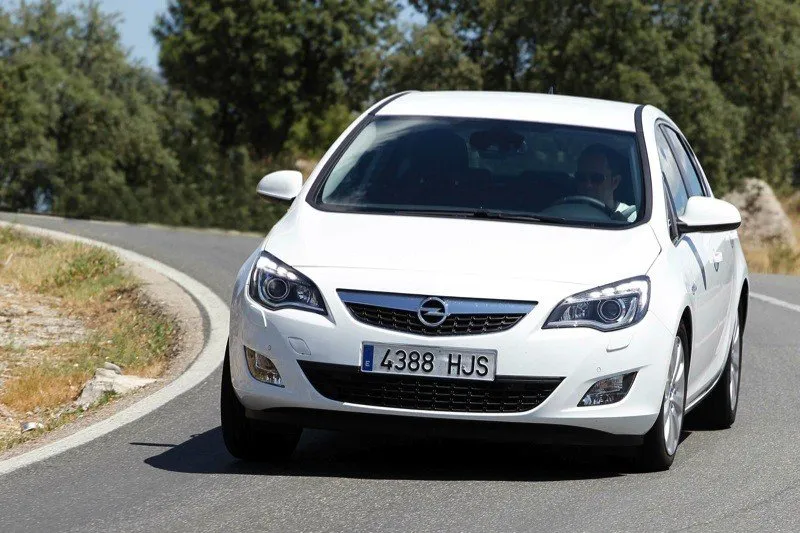 Opel Astra 2.0 2009 photo - 12