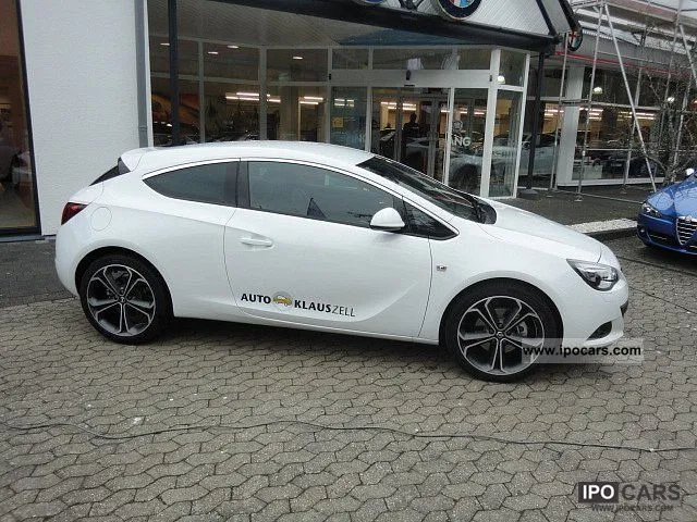 Opel Astra 2.0 2012 photo - 2