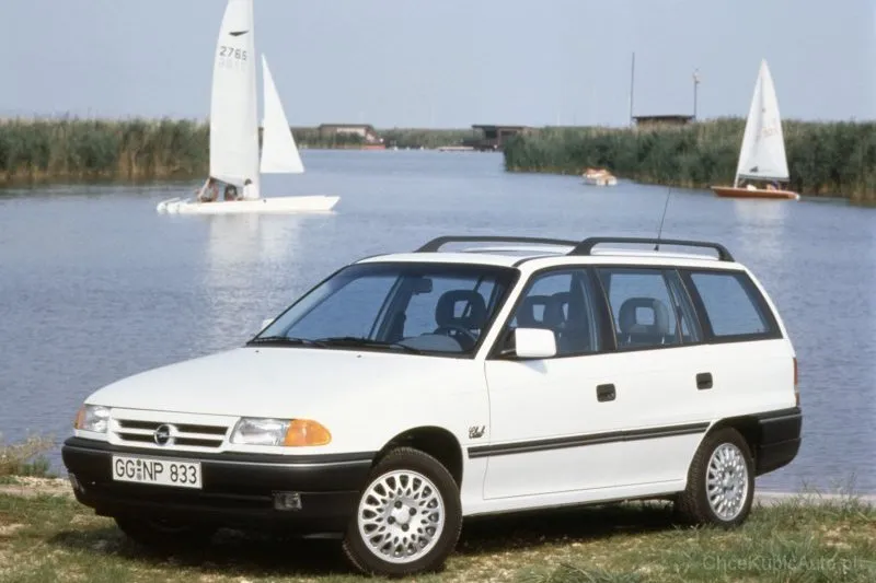 Opel Astra 2.2 1996 photo - 1