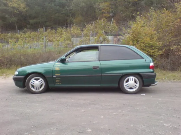 Opel Astra 2.2 1996 photo - 11