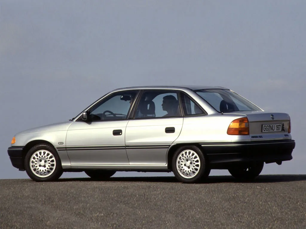 Opel Astra 2.2 1997 photo - 11