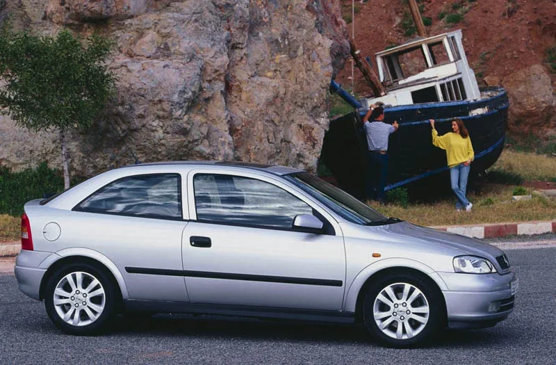 Opel Astra 2.2 1999 photo - 9