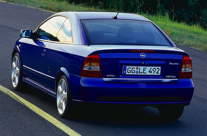 Opel Astra 2.2 2002 photo - 12