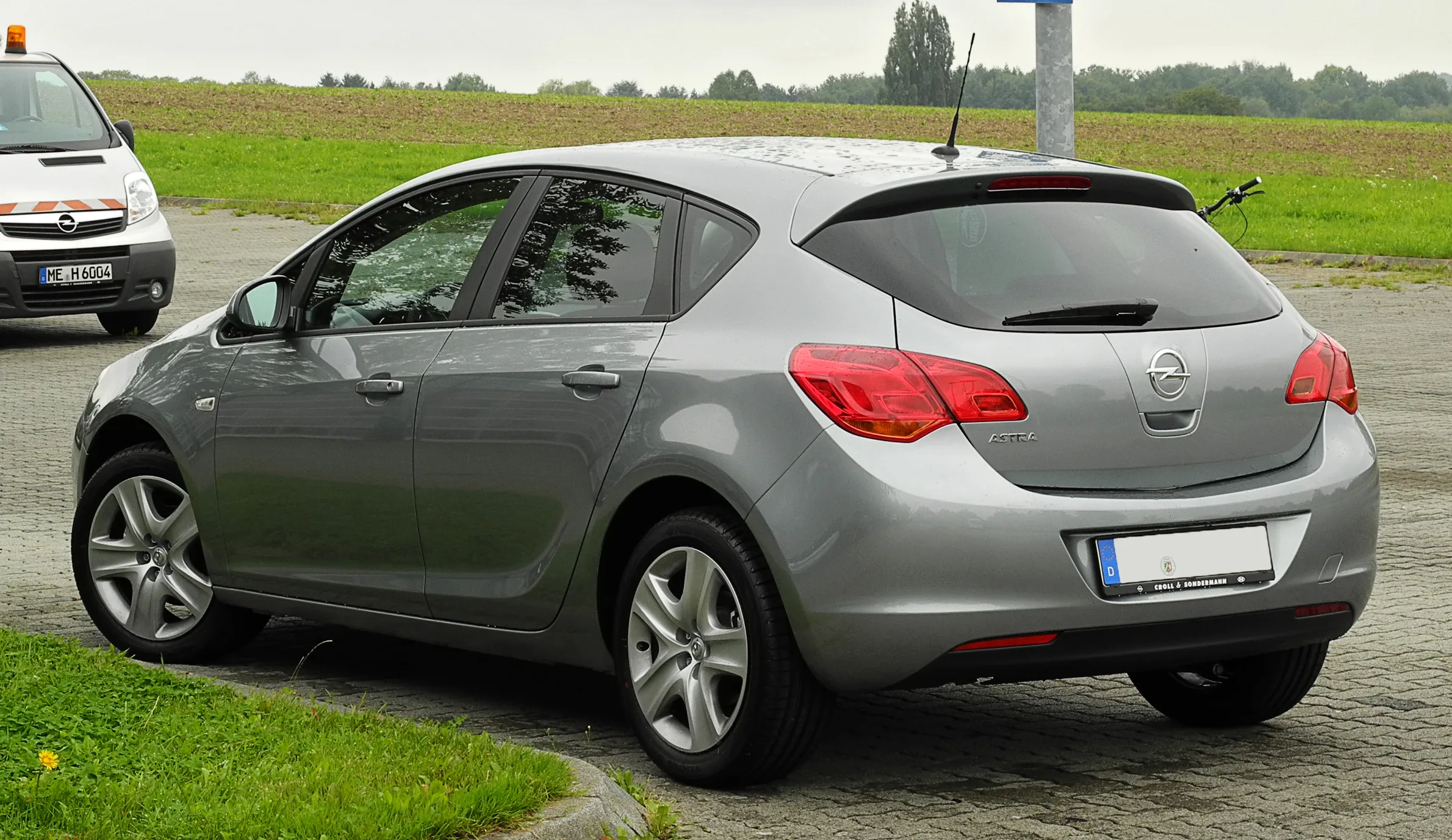 Opel Astra 2.2 2011 photo - 2