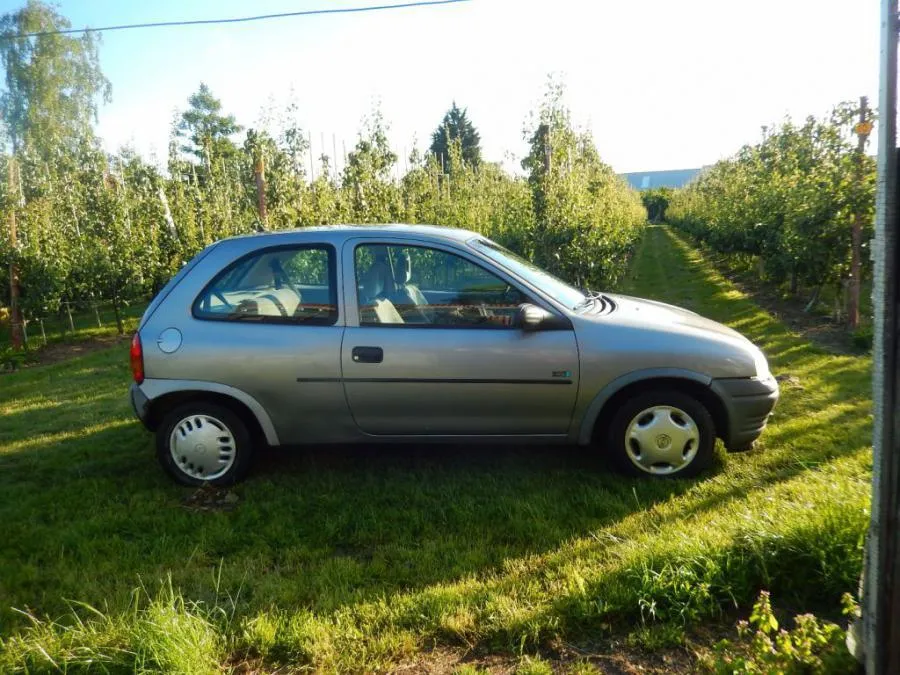 Opel Corsa 1.2 1997 photo - 12
