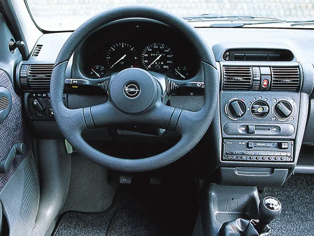 Opel Corsa 1.2i 1996 photo - 2