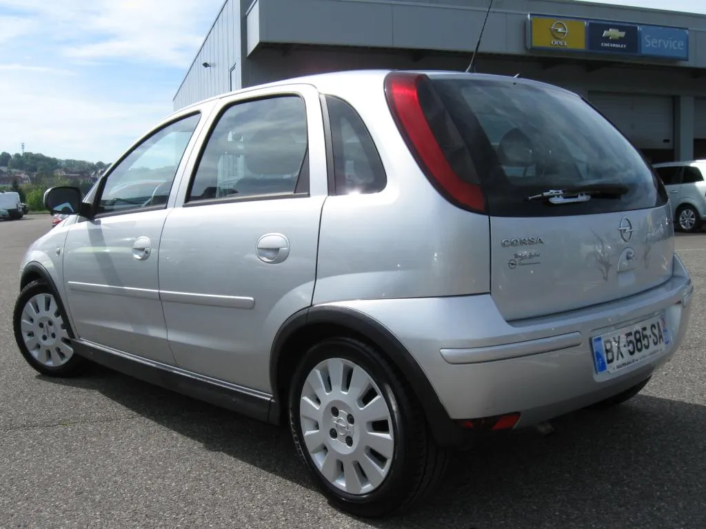 Opel Corsa 1.3 2004 photo - 10