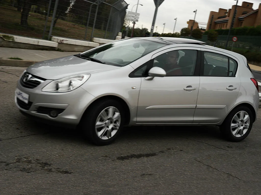 Opel Corsa 1.3 2011 photo - 8