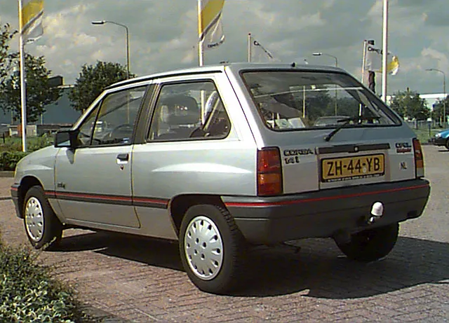 Opel Corsa 1.4 1990 photo - 1